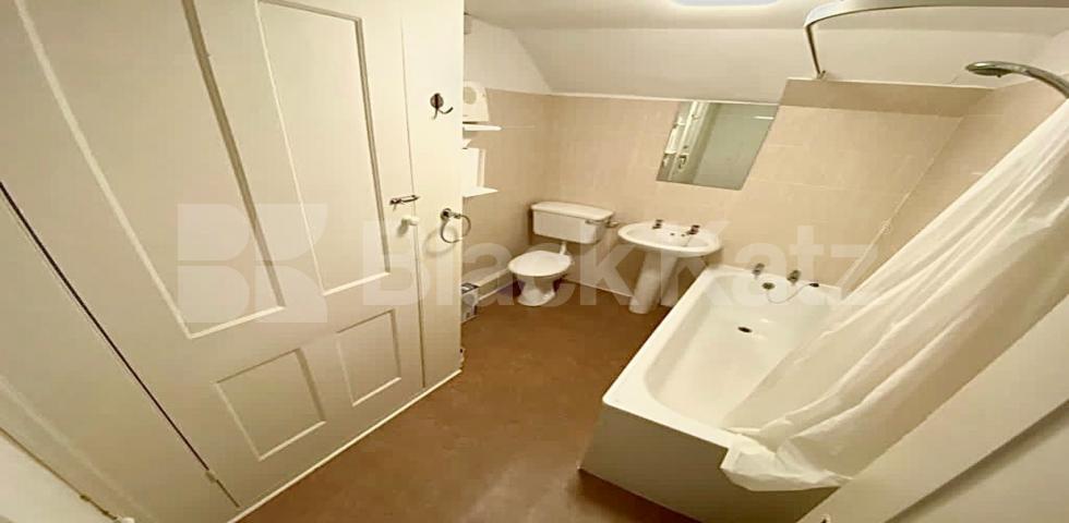 			Includes WATER & COUNCIL TAX!, Studio Apartment, 1 bath, 1 reception Studio			 Woodland Rise, Muswell Hill